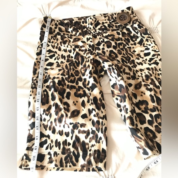 Cache leopard print shorts in great condition sz 2. Stretchy. - Picture 7 of 14